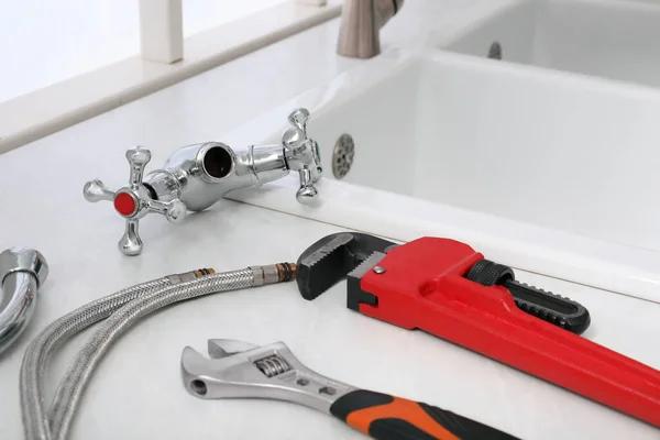 How to Keep a Plumbing Emergency Under Control Before Help Arrives